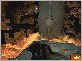 Po przejściu przez znajdujące się na wprost drzwi, znajdziesz się w olbrzymim pomieszczeniu, w którym głaz będzie spadał i uderzał o podłogę (#184) - [Opis] Hell cz.1 | Doom III - Doom III - poradnik do gry