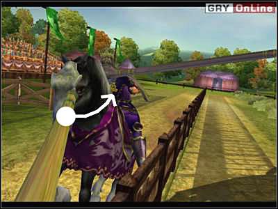 Tutaj za pomocą myszki kierujesz kopią tak, aby trafić w przeciwnika (biała strzałka) - Turnieje rycerskie | Robin Hood Defender of the Crown - Robin Hood: Defender of the Crown - poradnik do gry