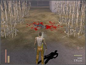 Otwarta bramka a za nią w roślinności: ciało, krew i naboje, dużo nabojów - [Poziom 4] cz.5 - The Suffering - poradnik do gry
