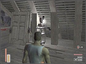 Udajemy się również w kąt strychu, gdzie niszczymy kolejny projektor - [Poziom 11] cz.6 - The Suffering - poradnik do gry