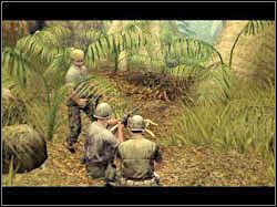 Wysłuchaj komentarzy członków zespołu - w okolicy roi się od zastawionych przez Vietcong pułapek, które będziesz musiał omijać lub unieszkodliwiać - Hearts and Minds (1) | Misja 02 | ShellShock Nam 67 - ShellShock: Nam 67 - poradnik do gry