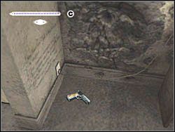 Za szafką znajdują się trzy obiekty do sprawdzenia - Podziemne przejście (3) | Etap 2 w Silent Hill 4 The Room - Silent Hill 4: The Room - poradnik do gry