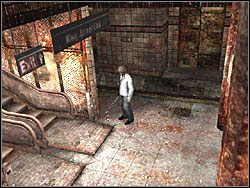 Wyjdź z pociągu przez pobliskie drzwi i udaj się w kierunku ruchomych schodów - Podziemne przejście (7) | Etap 2 w Silent Hill 4 The Room - Silent Hill 4: The Room - poradnik do gry