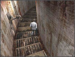 Teraz biegnij cały czas przed siebie, trzymając się ściany po prawej, aby uniknąć wyłażących ze ścian duchów - Podwodne więzienie (1) | Etap 4 w Silent Hill 4 The Room - Silent Hill 4: The Room - poradnik do gry