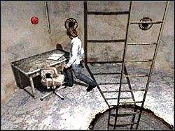 Teraz wejdź na drugie piętro po drabince i zbierz kolejny dziennik leżący na biurku - Podwodne więzienie (4) | Etap 4 w Silent Hill 4 The Room - Silent Hill 4: The Room - poradnik do gry
