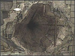 Kolejno zapisz stan gry i przejdź przez dużo już większą niż na początku dziurę w łazience - Podwodne więzienie (5) | Etap 4 w Silent Hill 4 The Room - Silent Hill 4: The Room - poradnik do gry