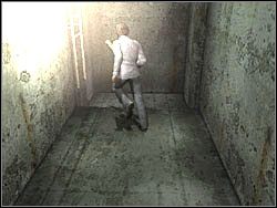 Będąc na dole, zbierz napój leczący (Nutrition Drink), po czym udaj się przez korytarz z wychodzącymi z ziemi wężami - Świat budynków (3) | Etap 5 w Silent Hill 4 The Room - Silent Hill 4: The Room - poradnik do gry