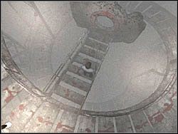 Skorzystaj z drzwi na dole, aby znaleźć się w dziwnym miejscu ze spiralnie zbiegającymi na dół schodami - Szpital (3) | Etap 7 w Silent Hill 4 The Room - Silent Hill 4: The Room - poradnik do gry