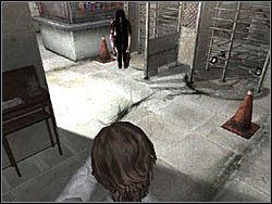 Następnie wróć na dworzec i skieruj swe kroki do metalowych drzwi obrotowych (Turnstiles) - Dworzec po raz drugi (1) | Etap 8 w Silent Hill 4 The Room - Silent Hill 4: The Room - poradnik do gry