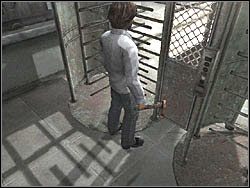 Teraz użyj monet (Lynchstreet Coin), aby przejść przez obrotową bramkę - Dworzec po raz drugi (1) | Etap 8 w Silent Hill 4 The Room - Silent Hill 4: The Room - poradnik do gry