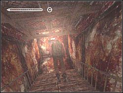 Udaj się długim korytarzem, unikając ducha, i skorzystaj z drzwi na końcu drogi - Dworzec po raz drugi (3) | Etap 8 w Silent Hill 4 The Room - Silent Hill 4: The Room - poradnik do gry