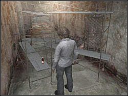 Wejdź w korytarz po lewej, zabij zmutowanego psa i weź ampulkę (Ampoule) - Dworzec po raz drugi (3) | Etap 8 w Silent Hill 4 The Room - Silent Hill 4: The Room - poradnik do gry