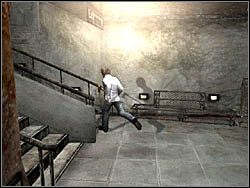 Następnie wróć parę kroków za siebie i wejdź po pobliskich schodach na jeszcze wyższe piętro - Dworzec po raz drugi (3) | Etap 8 w Silent Hill 4 The Room - Silent Hill 4: The Room - poradnik do gry