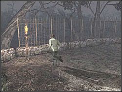 Nie interesuj się nim, tylko zapal pochodnię od pobliskiego płomienia i wróć do studni - Las po raz drugi (2) | Etap 9 w Silent Hill 4 The Room - Silent Hill 4: The Room - poradnik do gry