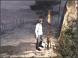 Odpal pochodnię od ognia i udaj się szybko w drogę powrotną (w pobliżu znajdziesz jeszcze amunicję do rewolweru) - Las po raz drugi (5) | Etap 9 w Silent Hill 4 The Room - Silent Hill 4: The Room - poradnik do gry