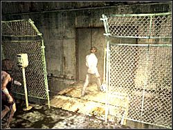 Po skończonej walce wejdź do windy i dostań się na najwyższe piętro budynku - Świat budynków po raz drugi (1) | Etap 11 w Silent Hill 4 The Room - Silent Hill 4: The Room - poradnik do gry