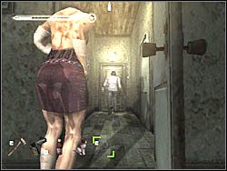 Kiedy to uczynisz, przebiegnij korytarzem do końca mieszkania i wyjdź na zewnątrz - Świat budynków po raz drugi (2) | Etap 11 w Silent Hill 4 The Room - Silent Hill 4: The Room - poradnik do gry