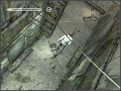 Wkrótce dojdziesz do wystawy sklepowej, za którą dojrzysz dwie osoby - Świat budynków po raz drugi (4) | Etap 11 w Silent Hill 4 The Room - Silent Hill 4: The Room - poradnik do gry