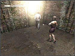 Będąc na dole, zbierz apteczkę i skorzystaj ze znajdujących się tutaj drzwi - Świat budynków po raz drugi (6) | Etap 11 w Silent Hill 4 The Room - Silent Hill 4: The Room - poradnik do gry