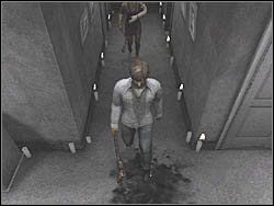 Kiedy już to zrobisz, podejdź do plamy krwi na ziemi w pomieszczeniu z telewizorem - Pokój 302 przeszłości (1) | Etap 12 w Silent Hill 4 The Room - Silent Hill 4: The Room - poradnik do gry