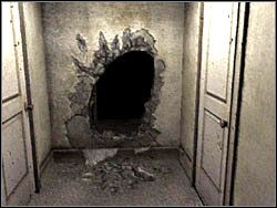 Kiedy będziesz gotowy, wejdź przez dziurę do mrocznego pokoju i podejdź do miejsca, w którym wcześniej wisiały zwłoki - Po wyjściu z pokoju 302 (3) | Etap 13 i 14 w Silent Hill 4 The Room - Silent Hill 4: The Room - poradnik do gry