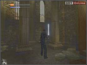 Jeśli koniecznie chcesz wykończyć przeciwników, to polecam ukryć się wśród desek przy drugich wielkich drzwiach (lewy obrazek, drzwi nie można otworzyć) - 07 - Ruiny zamku I cz.3 - Shade: Gniew Aniołów - poradnik do gry