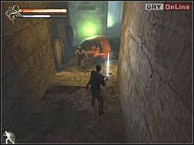 Biegnij przez korytarz po drodze rozbijając każdą wazę, jaką zauważysz - zbierzesz jedną łzę - 14 - Starożytna krypta - Shade: Gniew Aniołów - poradnik do gry