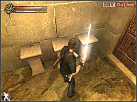 Kieruj się prosto i w lewo, przy jednym z wielkich bloków, obok zielonego światła leży Niebieski Ankh - 14 - Starożytna krypta - Shade: Gniew Aniołów - poradnik do gry