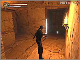 Musisz zamienić się w demona, jak pokazuje to lewy obrazek i przepchać głaz po prawej pod dziurę - 19 - Sala kolumnowa cz.3 - Shade: Gniew Aniołów - poradnik do gry