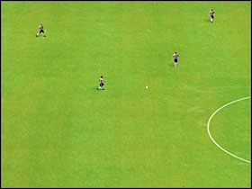 2 - Podania do nogi po ziemi | Klawiszologia | FIFA Football 2005 - FIFA Football 2005 - poradnik do gry