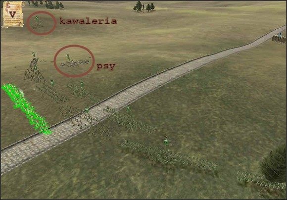 Przed walką właściwą warto poszczuć wroga oddziałem psów, które wzbudzą w nim choć odrobinę lęku. Warto zapewnić przeciwnikowi także grad płonących strzał, co powinno znacznie zachwiać jego morale. W czasie walki, dzięki łukowatemu ustawaniu wojsk staramy się okrążyć jego oddziały (tą taktykę stosujemy przy przewadze liczebnej). - Ustawienie wojsk przed bitwą w Rome Total War | Bitwy - Rome: Total War - poradnik do gry