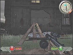 Gdy zbliżysz się do widocznej w oddali willi, w niektórych oknach pojawią się wrodzy żołnierze - Obóz (3) | Misja 5 | Mortyr 2 For Ever - Mortyr 2: For Ever - poradnik do gry