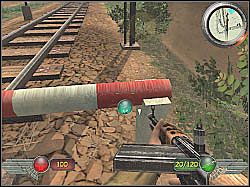 Podejdź do widocznej na screenie rogatki i wciśnij klawisz używania, aby ją podnieść - Ostatni most (1) | Misja 7 | Mortyr 2 For Ever - Mortyr 2: For Ever - poradnik do gry