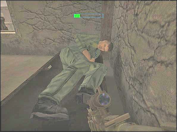 Gdy już przedostaniemy się do pokoju pilota należy udzielić mu pierwszej pomocy - Assault (3) | SF CSAR | Americas Army Special Forces - Americas Army: Special Forces - poradnik do gry