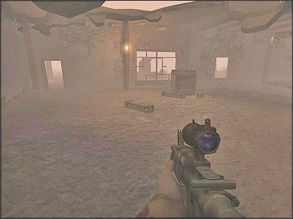 W budynku znajduje się jeden z celów misji; podchodząc do niego i naciskając klawisz use robisz mu zdjęcie - Assault East (1) | SF Sandstorm | Americas Army Special Forces - Americas Army: Special Forces - poradnik do gry