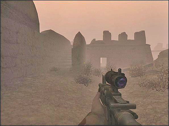 Chwila spóźnienia na starcie, a biegnąc na te schody może Cię zaskoczyć przeciwnik czekający w pomieszczeniu po prawej stronie schodów - Assault East (2) | SF Sandstorm | Americas Army Special Forces - Americas Army: Special Forces - poradnik do gry