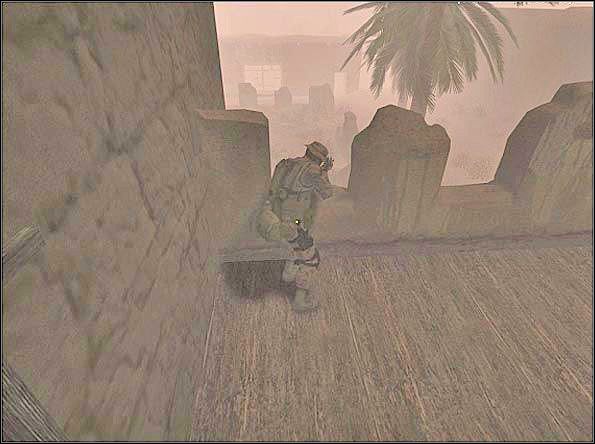 Z tego budynku, który znajduje się w oddali może wyjść wróg, który właśnie zrobił północny cel Twojej misji - Assault West (2) | SF Sandstorm | Americas Army Special Forces - Americas Army: Special Forces - poradnik do gry