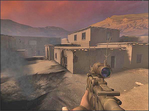 Narożnik, lej po bombie, daleko na wprost budynek z oknami, o którym pisałem, że jest dobrym punktem widokowym na biegnących obrońców z prawej strony i rzucających granaty tuż przed drzwi z budynku w tle - Assault (1) | SF Village | Americas Army Special Forces - Americas Army: Special Forces - poradnik do gry