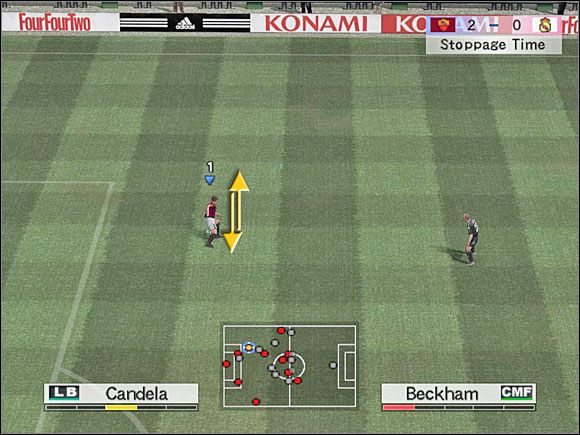 Kursor dół, góra - jest to pewnego rodzaju lekkie podbicie, podrzucenie piłki - Strzały, zwody i inne zagrania (1) | Zagrania | Pro Evolution Soccer 4 - Pro Evolution Soccer 4 - poradnik do gry