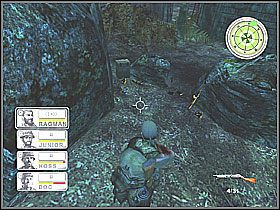 Za tą bramą jest spory zapas broni i amunicji, dlatego gorąco zachęcam do wejścia po nią - Misja 8 The Sacred Statue [03] - Conflict: Vietnam - poradnik do gry