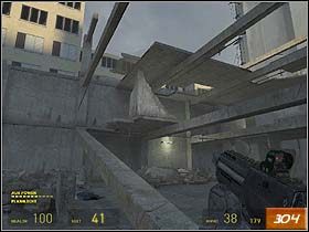 Przedostań się do pobliskiego budynku i skocz w dół przez wyrwę w podłodze - Follow Freeman! (5) | Solucja Half-Life 2 - Half-Life 2 - poradnik do gry