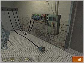 Po chwili Alyx znajdzie się w komorze teleportera, ale na skutek małej awarii nie będzie mogła przenieść się w bezpieczne miejsce - A Red Letter Day | Solucja Half-Life 2 - Half-Life 2 - poradnik do gry