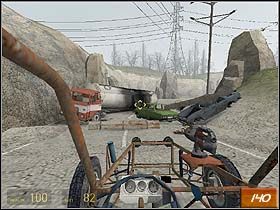 Po wyjechaniu z tunelu, natkniesz się na miny (#138), które będą przytwierdzać się do Twojego samochodu, utrudniając sterowanie - Highway 17 (3) | Solucja Half-Life 2 - Half-Life 2 - poradnik do gry