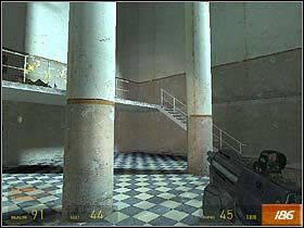 Skorzystaj ze schodów i wejdź na rampę - Nova Prospekt (1) | Solucja Half-Life 2 - Half-Life 2 - poradnik do gry