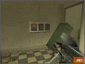 Tuż za zakrętem strażnicy przygotują pułapkę - Nova Prospekt (1) | Solucja Half-Life 2 - Half-Life 2 - poradnik do gry