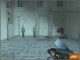 Po wyjściu na górę poczekaj aż Barney otworzy drzwi i ruszaj przed siebie - Follow Freeman! (2) | Solucja Half-Life 2 - Half-Life 2 - poradnik do gry