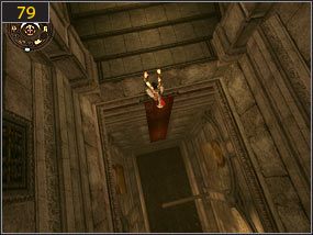 Zeskakujemy na ziemię i wbiegamy w otwarte drzwi [78] - Południowe przejście - przeszłość (2) | W pogoni za dziewczyną w czerni - Prince of Persia: Dusza Wojownika - poradnik do gry