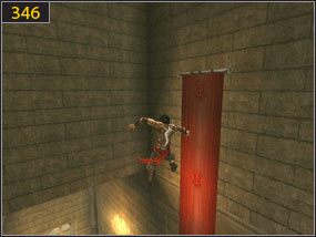 Przeskakujemy nad brakującym fragmentem chodnika [345] i zjeżdżamy w dół po wiszącym płótnie [346] - Druga wieża - Mechaniczna wieża - przeszłość | Druga wieża, Wodna Pani - Prince of Persia: Dusza Wojownika - poradnik do gry