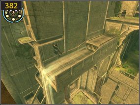 Na niższym poziomie przestawiamy dźwignię [381] i przechodzimy po gzymsie na drugą stronę muru [382] - Ogród - przeszłość | Druga wieża, Wodna Pani | Prince of Persia Dusza Wojownika - Prince of Persia: Dusza Wojownika - poradnik do gry