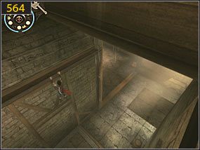 Przeskakujemy na drugą stronę między obracającym się drewnianym elementem [563] i schodzimy na niższy poziom po drewnianych półkach [564] - Mechaniczna wieża - przeszłość | Tron i maska | Prince of Persia Dusza Wojownika - Prince of Persia: Dusza Wojownika - poradnik do gry